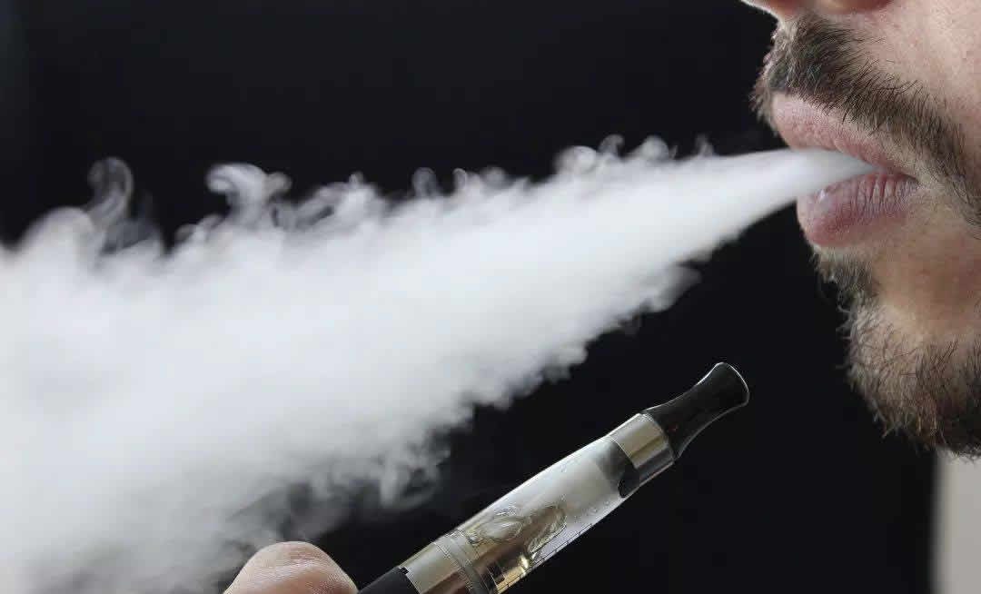 电子烟遭“二选一”开战？律师、专家称于法无据
