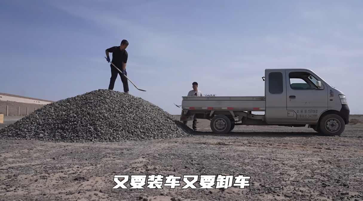 戈壁滩“为人民服务”标语修复纪实，守护历史地标与集体记忆(图5)