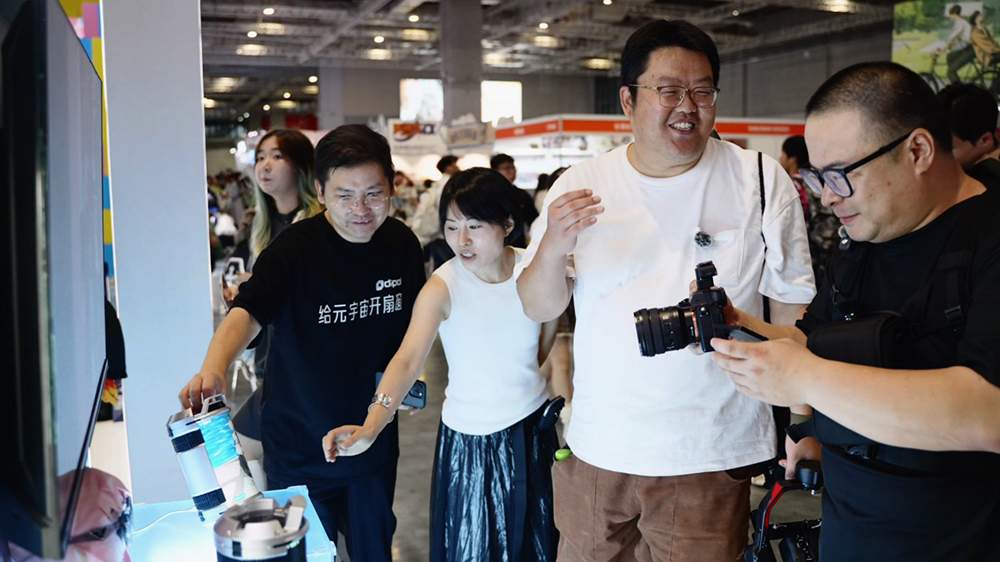 AI数字手办亮相漫展，情绪化交互引领虚拟陪伴新体验(图3)