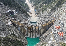 叶巴滩水电站下闸蓄水 高海拔特高拱坝进入发电冲刺(图2)